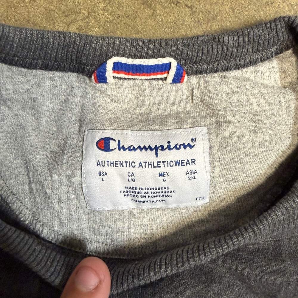 Vintage 90’s Champion Crewneck - Picture 2 of 3
